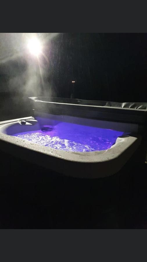 Robins Nest Glamping Pod With Hot Tub Hotel Keith Exterior photo